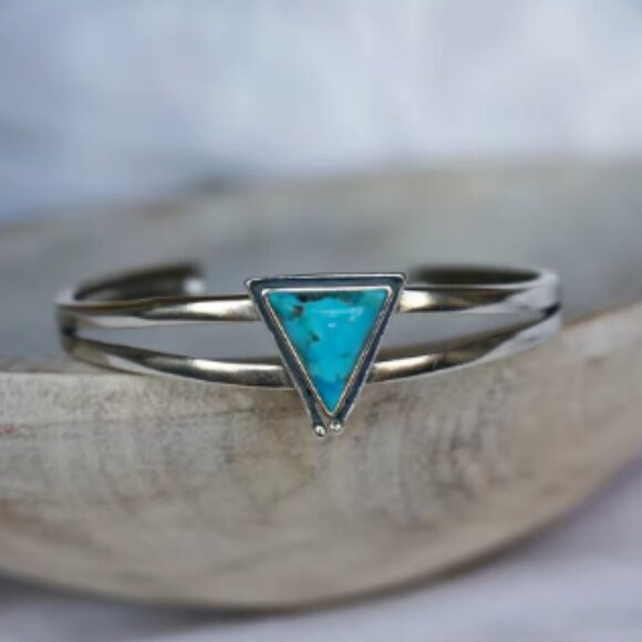 Silver Cuff Bracelet with Turquoise Howlite Triangle - silver plated - New - Picture 1 of 1